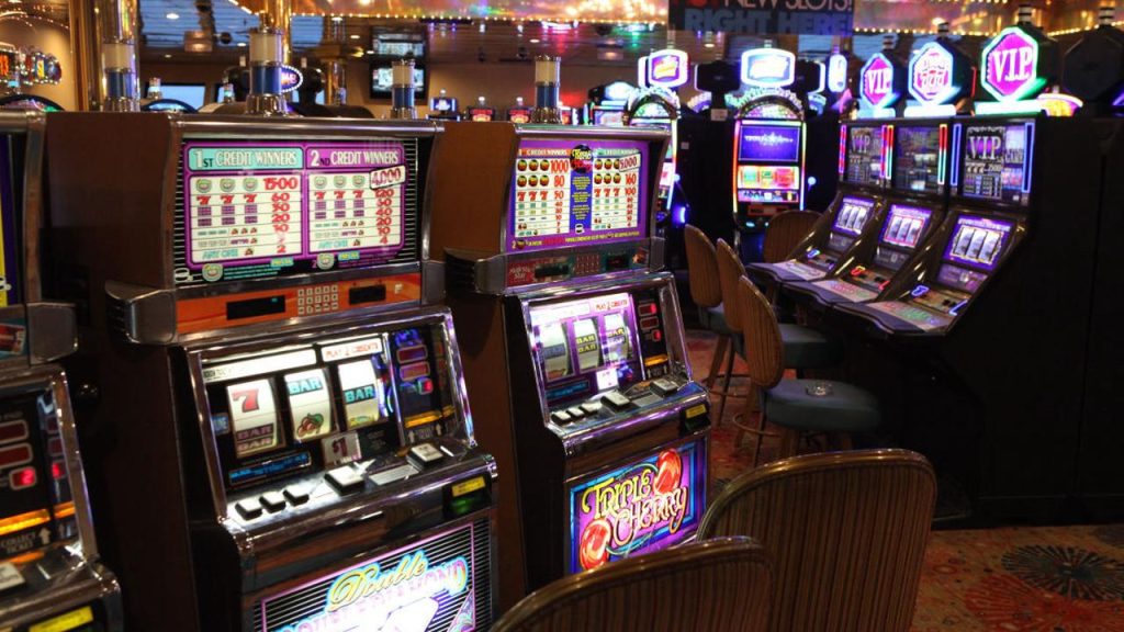 What is the Best Time to Play Online Slots?